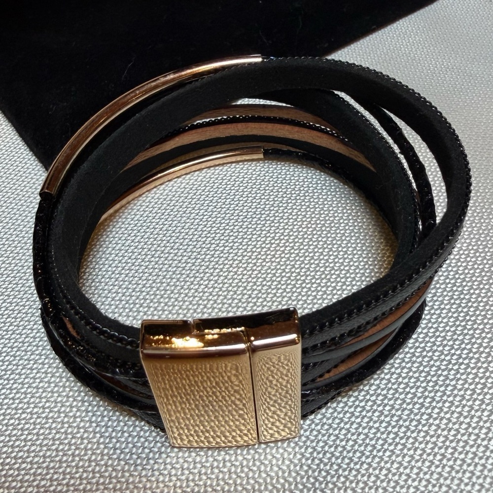 Black and Gold Wrap Magnetic Bracelet NWOT